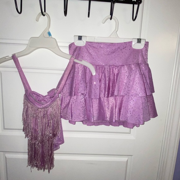 Child’s two piece set with fringed top. - Picture 2 of 3